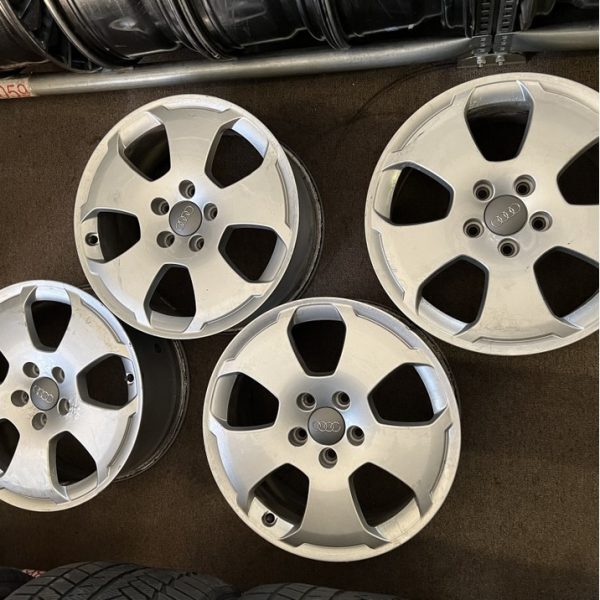 4 - CERCHI IN LEGA AUDI 7,5X17 5X112 ET56 CB 57,1