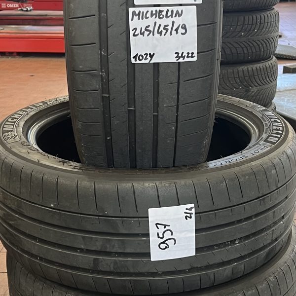 4 - MICHELIN PILOT SPORT 4S 245/45R19 102Y