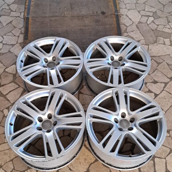 4 - CERCHI IN LEGA AUDI 8X19 5X112 ET26 CB 66,6