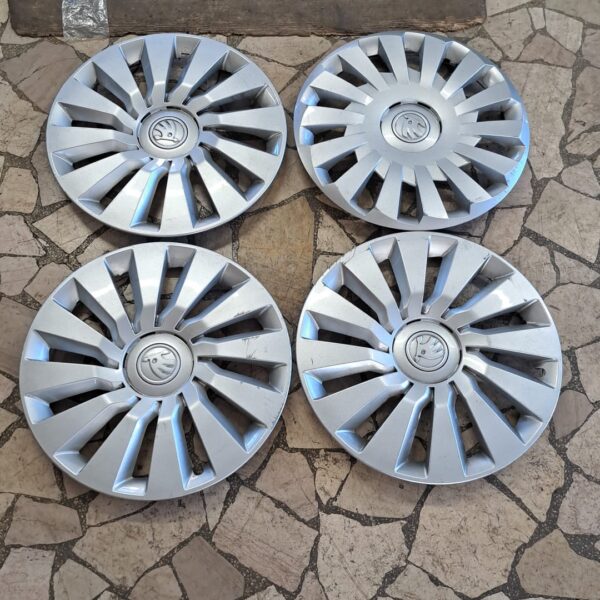 4 - COPRICERCHI ORIGINALI SKODA 16"