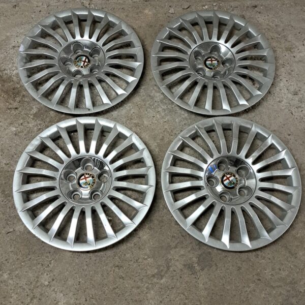 4 - COPRICERCHI ORIGINALI ALFA 16"