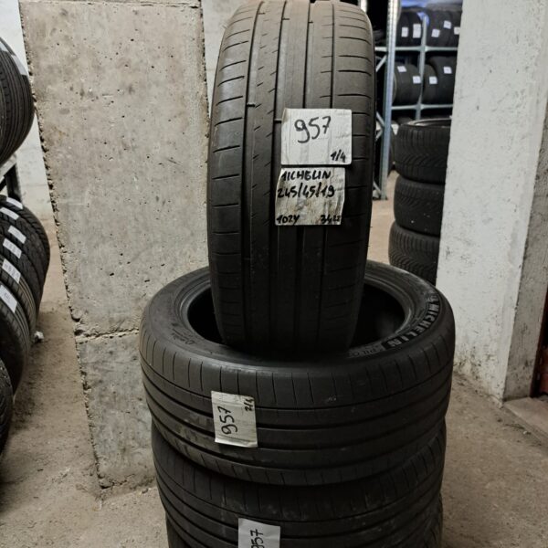 4 - MICHELIN PILOT SPORT 4S 245/45R19 102Y