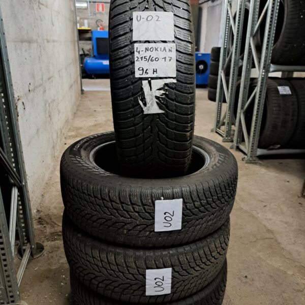 4 - NOKIAN WR SNOWPROOF 215/60R17 96H