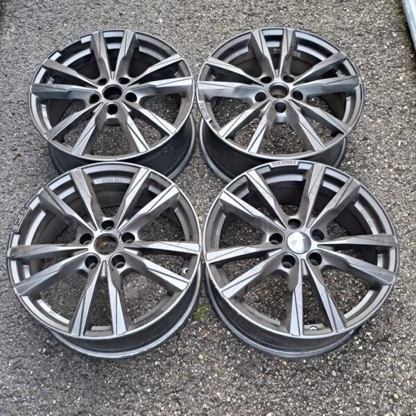 4 - CERCHI IN LEGA MOMO 7,5X17 5X110 ET38 CB 65,1