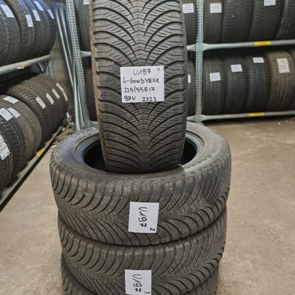 4 - GOODYEAR VECTOR 4SEASON GEN2 225/55R17 97V