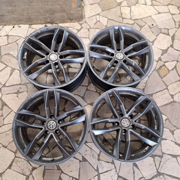 4 - CERCHI IN LEGA AVUS 8X18 5X112 ET45 CB 66,6