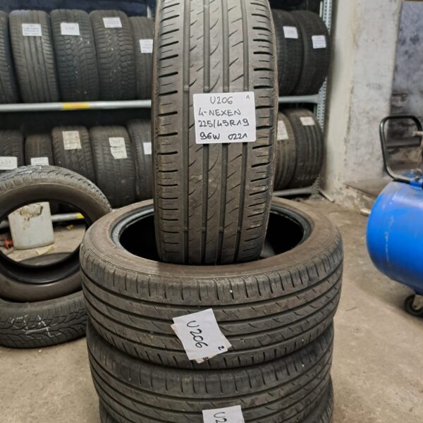 4 - NEXEN N'FERA SU4 225/45R19 96W
