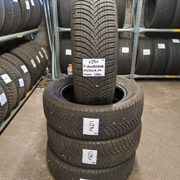 4 - GOODYEAR VECTOR 4SEASON GEN3 215/60R17 100H