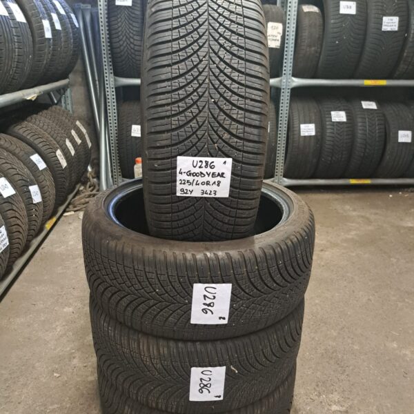 4 - GOODYEAR VECTOR 4SEASON GEN3 225/40R18 92Y