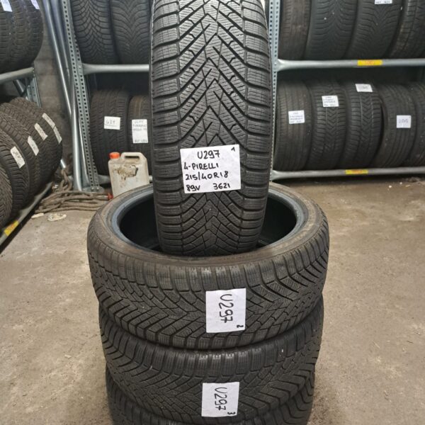 4 - PIRELLI CINTURATO WINTER 2 215/40R18 89V